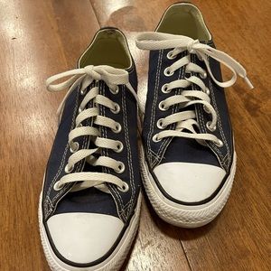 Women’s 7.5 navy blue converse